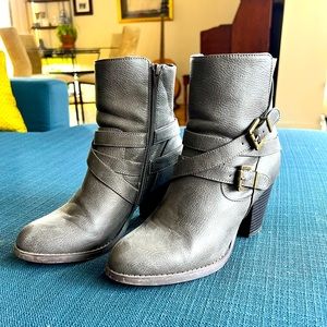 Women’s 8.5 Willena Grey Leather Heeled Ankle Booties - Like New